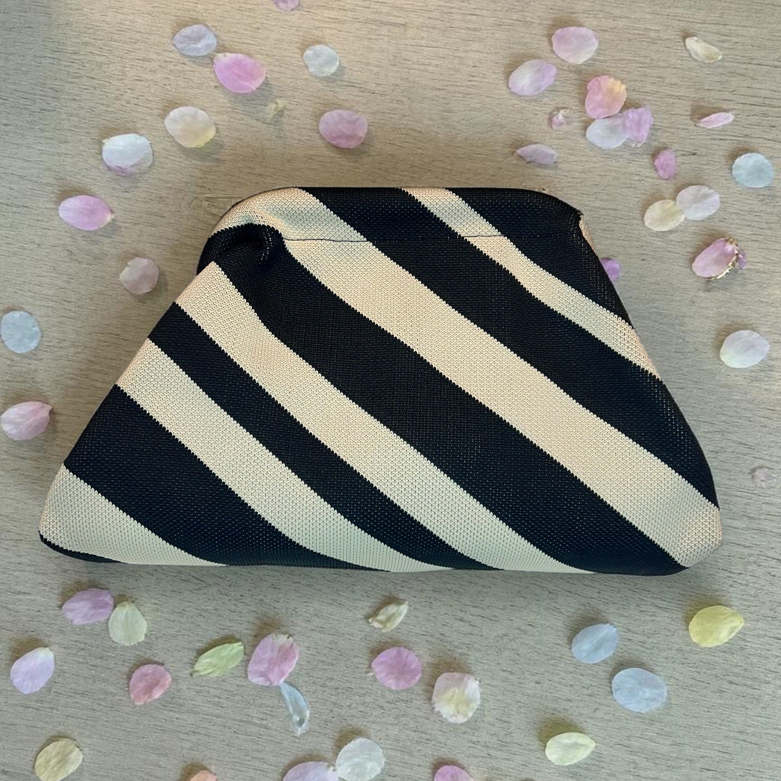 Clutch Rayas Negro & Crudo